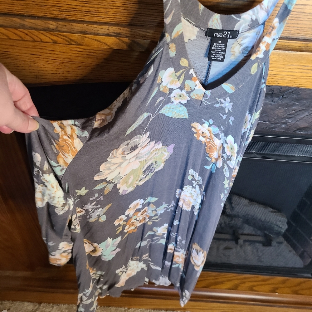 Dress - Picture 2 of 5